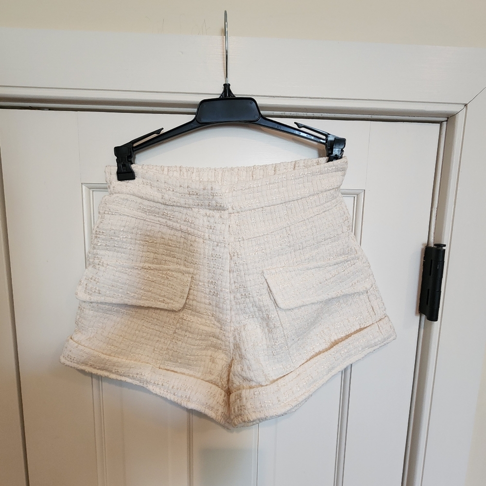 Line & Dot Cream Shorts Size Extra Small Front Pockets